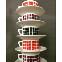 Vintage Arcopal koppen en schotels